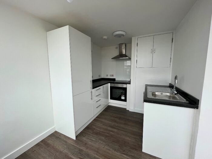 1 Bedroom Flat To Rent In Oldham Road, Manchester, M40