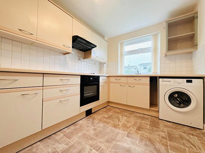2 Bedroom Flat To Rent In Anfield Court, Anfield Close, Fair Oak, SO50