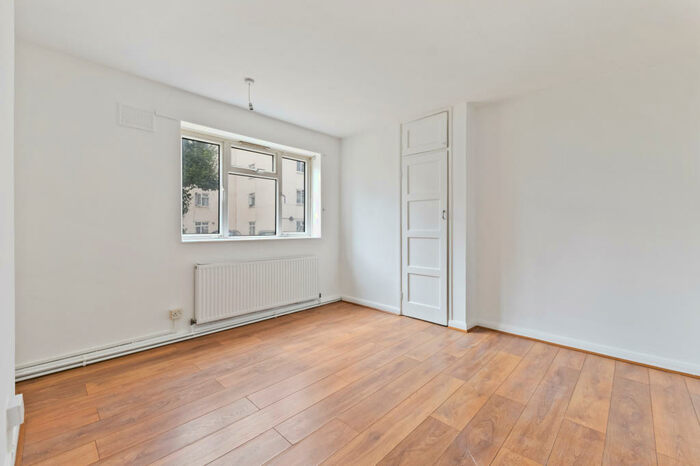 3 Bedroom Flat To Rent In Kingsnympton Park, Kingston Upon Thames, KT2