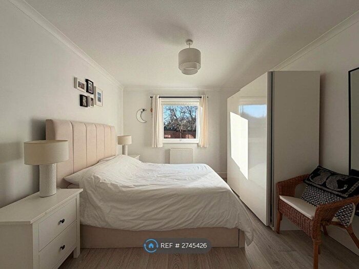 1 Bedroom Flat To Rent In Parrs Close, South Croydon, CR2