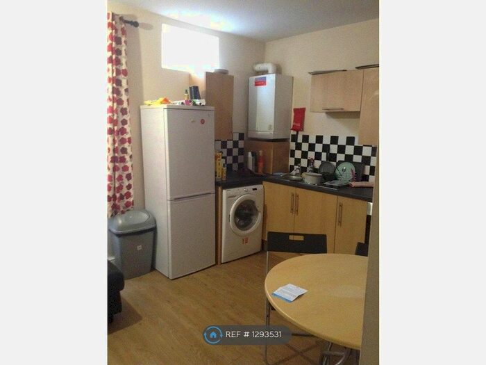 4 Bedroom Flat To Rent In Burns Street, Nottingham NG7