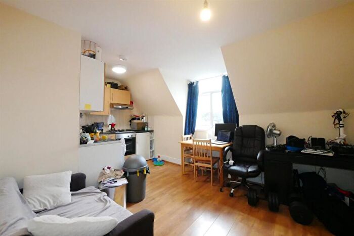 1 Bedroom Apartment To Rent In Seven Sisters Road, Finsbury Park, N4