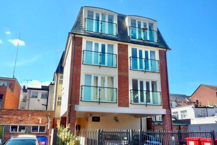 1 Bedroom Flat To Rent In Grove Parade, Slough, SL1