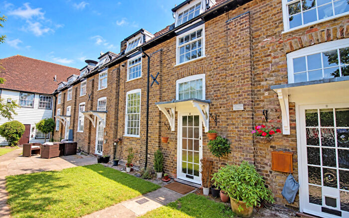 3 Bedroom Mews To Rent In West Street, Hertford, SG13