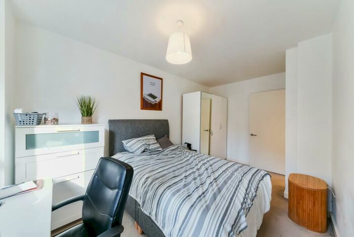 2 Bedroom Flat For Sale In Forge Square, Isle Of Dogs, London, E14