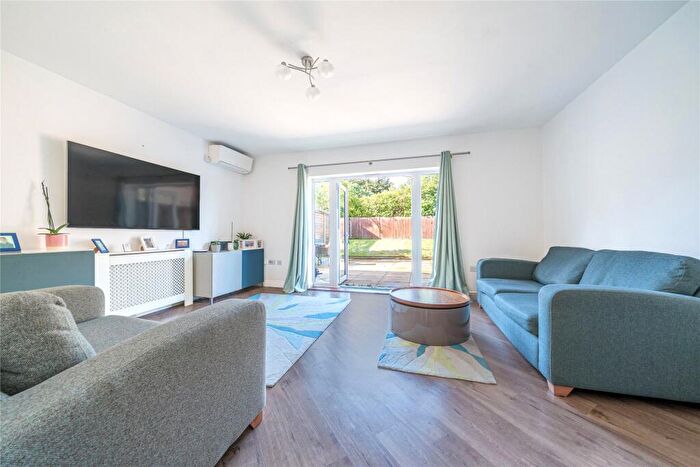 3 Bedroom House For Sale In Oaktree Gardens, London, SE9