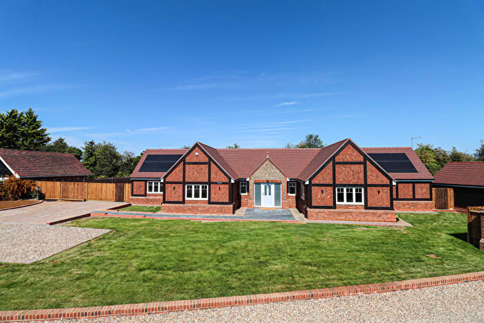4 Bedroom Bungalow To Rent In Clements End Road, Studham, LU6
