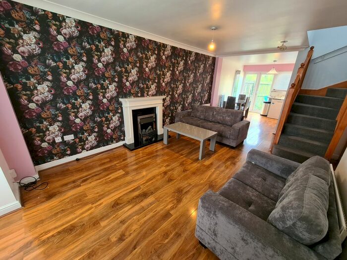 4 Bedroom Town House To Rent In Drayton Street, Hulme, Manchester., M15