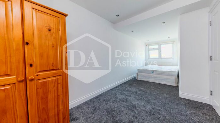 3 Bedroom Flat To Rent In Holloway Road, Archway, London, N19