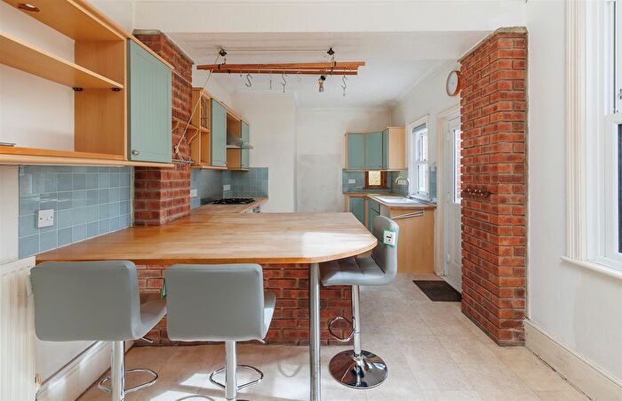 4 Bedroom Semi-Detached House For Sale In Consort Road, Cowes, PO31