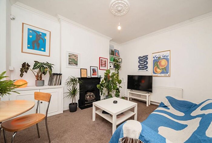1 Bedroom Flat For Sale In Sulgrave Road, Shepherds Bush, W6