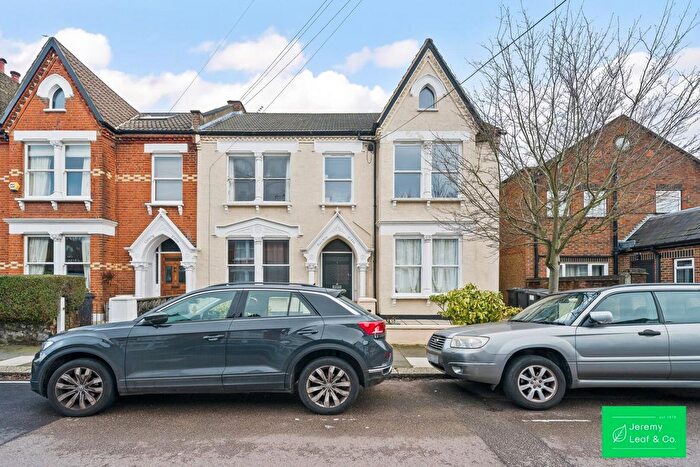 1 Bedroom Flat For Sale In Durham Road, London, N2