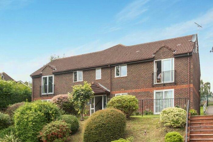 2 Bedroom Flat To Rent In Castleview Gardens, High Wycombe, HP12