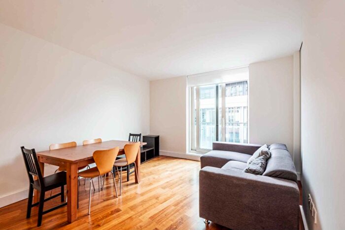 2 Bedroom Flat For Sale In Praed Street, London, W2