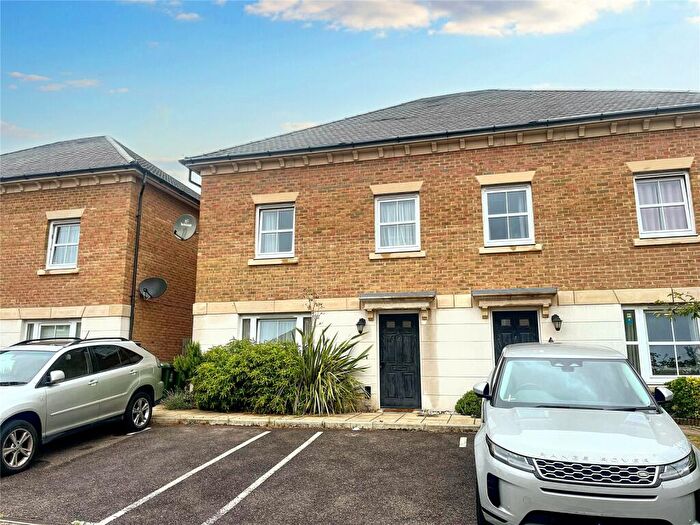 4 Bedroom Semi-Detached House To Rent In Chrome Road, Erith, DA8