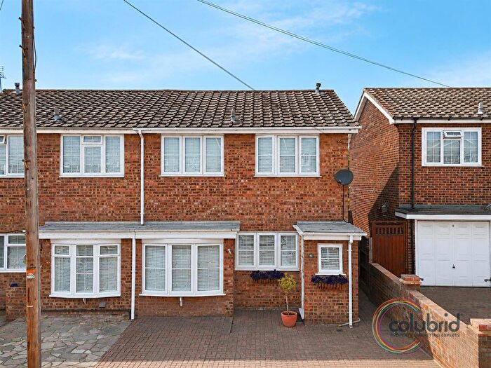 4 Bedroom End Of Terrace House For Sale In Furness Close, Chadwell St Mary, RM16