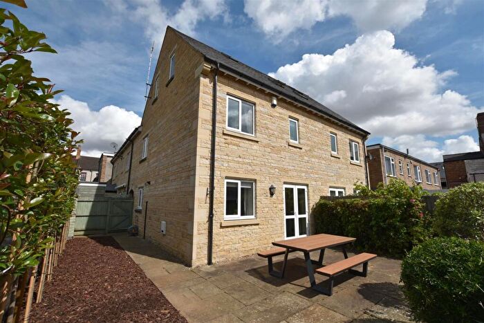 3 Bedroom Town House To Rent In Star Lane Mews, Stamford, PE9