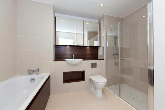 1 Bedroom Flat To Rent In Copenhagen Court, Yeoman Street, Greenland Place, Surrey Quay, SE8