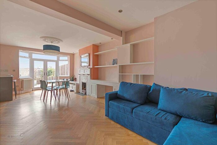 2 Bedroom Flat To Rent In Church Road, SE19