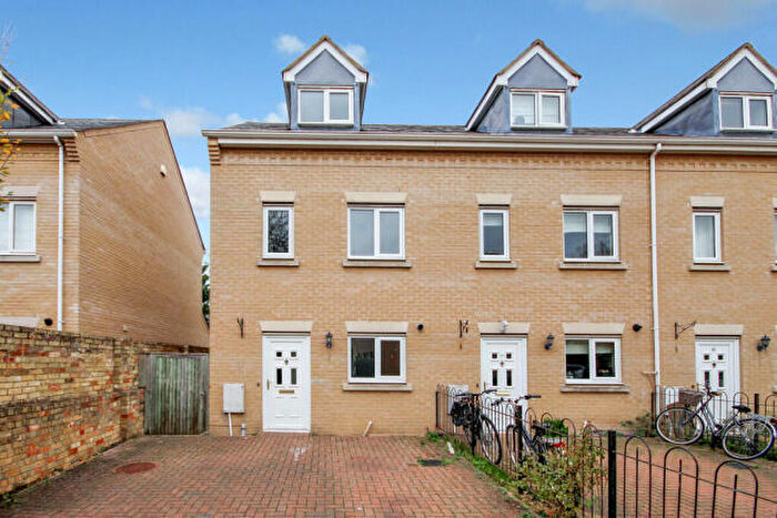 4 Bedroom Town House To Rent In Brothers Place, Cambridge, CB1