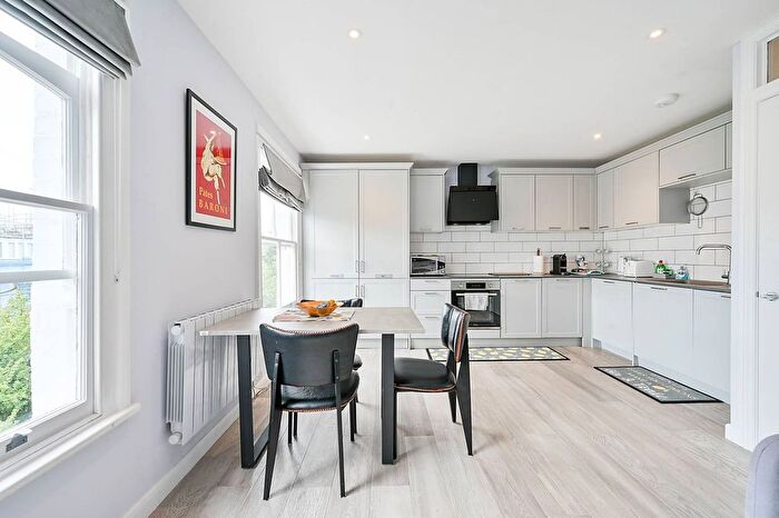 1 Bedroom Flat To Rent In Coningham Road, Shepherd's Bush, London, W12