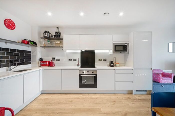 2 Bedroom Flat To Rent In Mortise House, Hayes, UB3