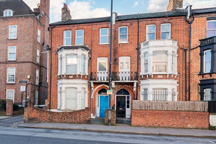 2 Bedroom Flat For Sale In Harwood Road, Fulham, SW6