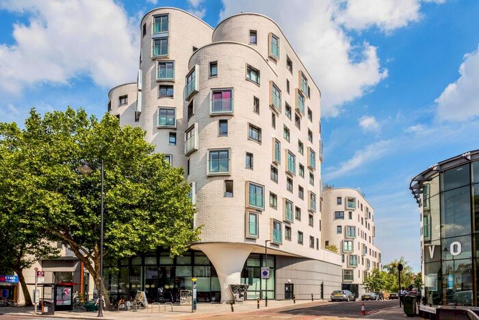 2 Bedroom Flat To Rent In St. Luke's Avenue, London, SW4