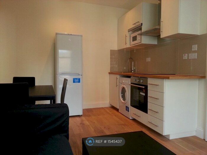 2 Bedroom Flat To Rent In Overstone Road, London, W6