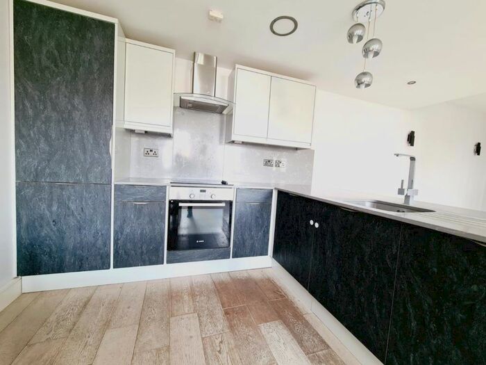 1 Bedroom Flat To Rent In Crossbrook Street, Cheshunt, Waltham Cross, EN8