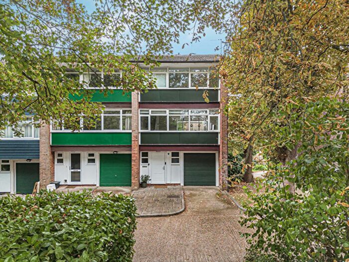 4 Bedroom Town House For Sale In Abbots Park, St Albans, AL1