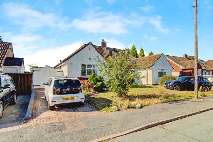 3 Bedroom Semi-detached Bungalow For Sale In Mountford Crescent, Walsall, WS9