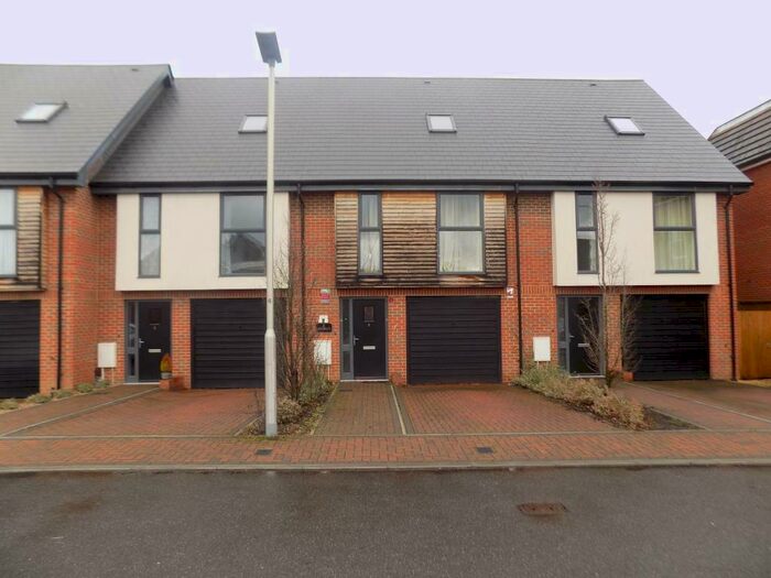 3 Bedroom Town House To Rent In Faircross Court, Thatcham, RG18