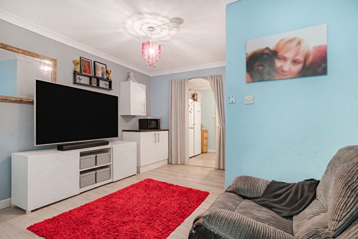 2 Bedroom Flat For Sale In High Street, South Norwood, SE25