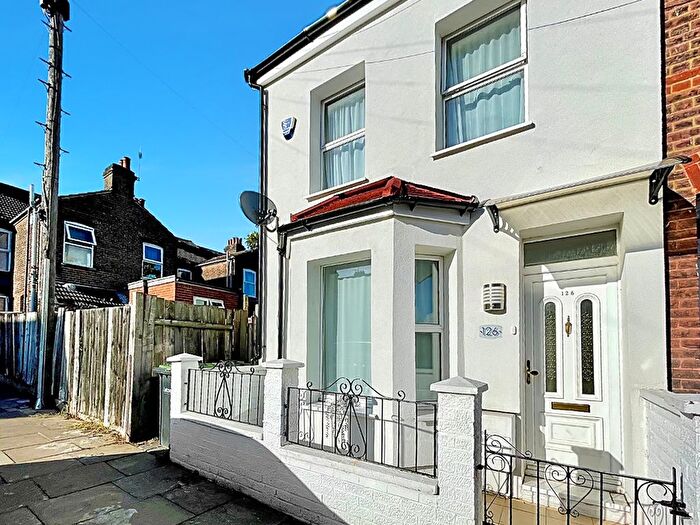 3 Bedroom End Of Terrace House For Sale In Maple Road West, Luton, Bedfordshire, LU4