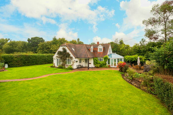 4 Bedroom Detached House To Rent In Mill Green Lane, Thatcham, RG19