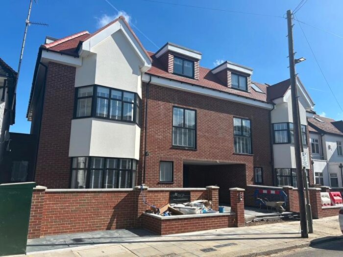 2 Bedroom Apartment To Rent In Beechcroft Avenue, Golders Green, NW11