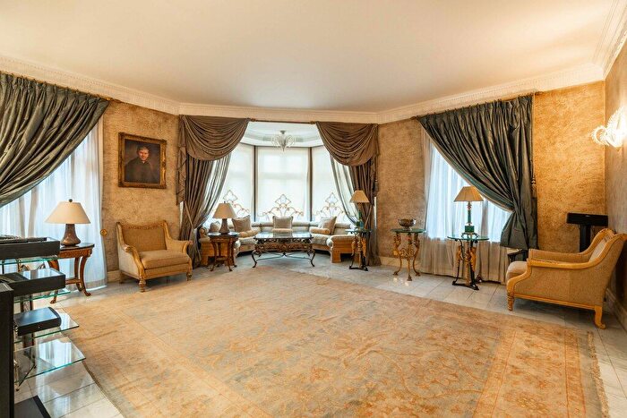 4 Bedroom Flat To Rent In Hyde Park Gate, South Kensington, SW7