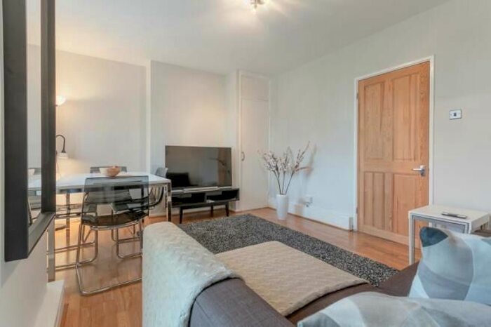 2 Bedroom Flat To Rent In Falkland Road, Harringey, N8