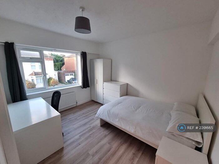 5 Bedroom Semi-Detached House To Rent In Wilton Avenue, Southampton, SO15