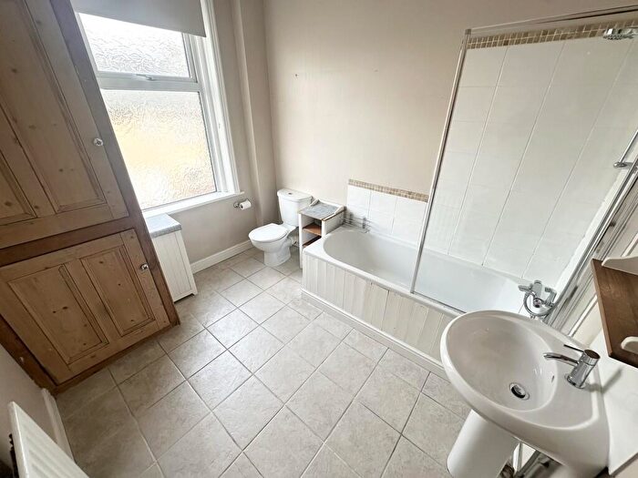 2 Bedroom End Of Terrace House To Rent In Tennyson Street, Farsley, LS28