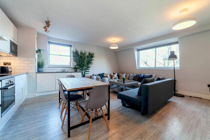 2 Bedroom Flat To Rent In Cromwell Road, Kensington, London, SW5