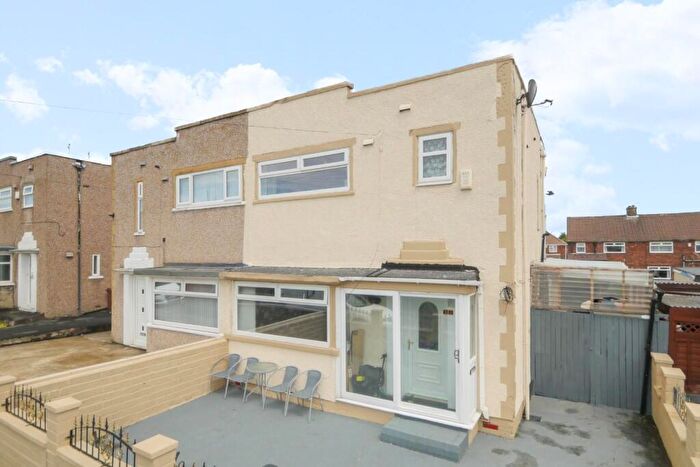 3 Bedroom Semi-Detached House For Sale In Daleside Avenue, Pudsey, LS28