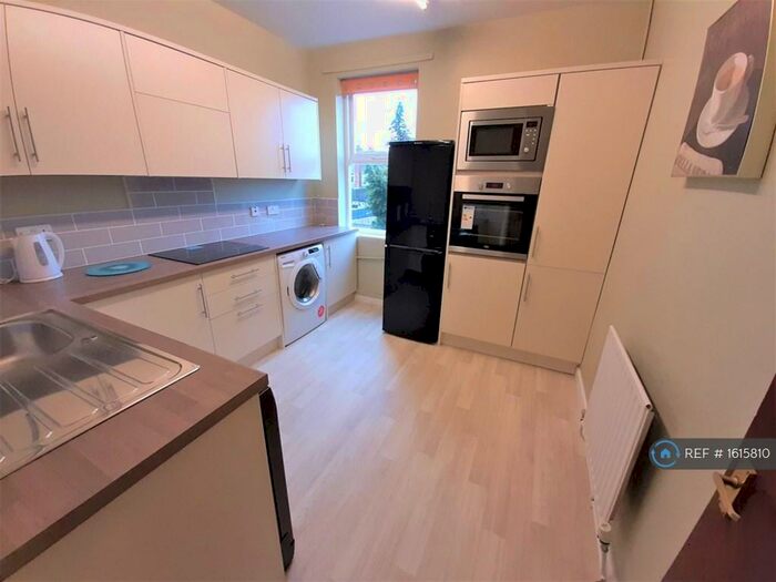 3 Bedroom Flat To Rent In St. Peters Avenue, Cleethorpes, DN35