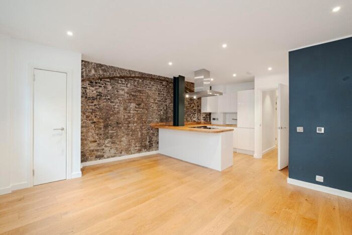 1 Bedroom Flat To Rent In Ludgate Square London, EC4M