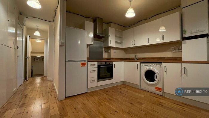 2 Bedroom Flat To Rent In Knights Hill, London, SE27