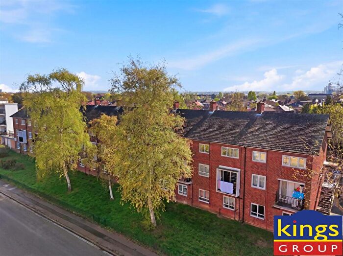 3 Bedroom Maisonette For Sale In Valley House, Edmonton, N9