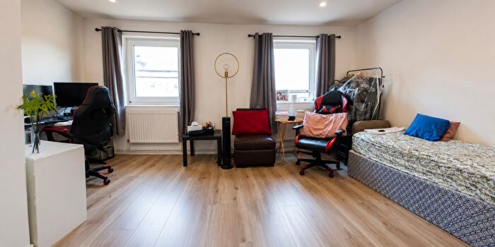 1 Bedroom Apartment To Rent In Celandine Close, London, E14