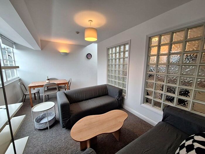 3 Bedroom Flat To Rent In Charlotte Street, BS1