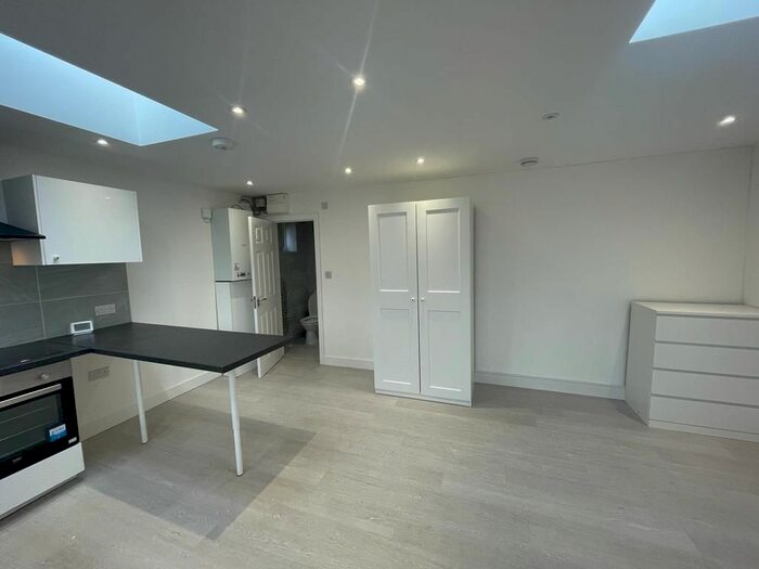 Studio To Rent In Harrow View, Harrow HA1